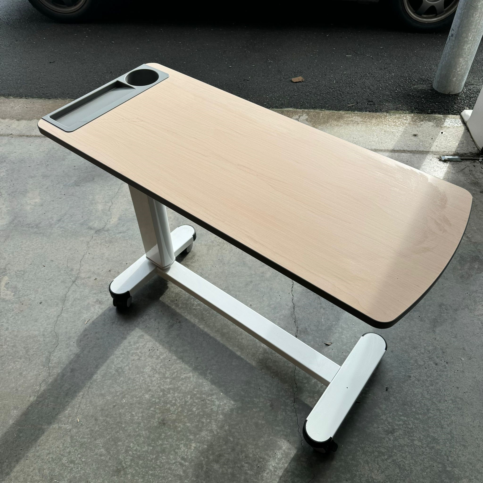 HPT200  Overbed Table