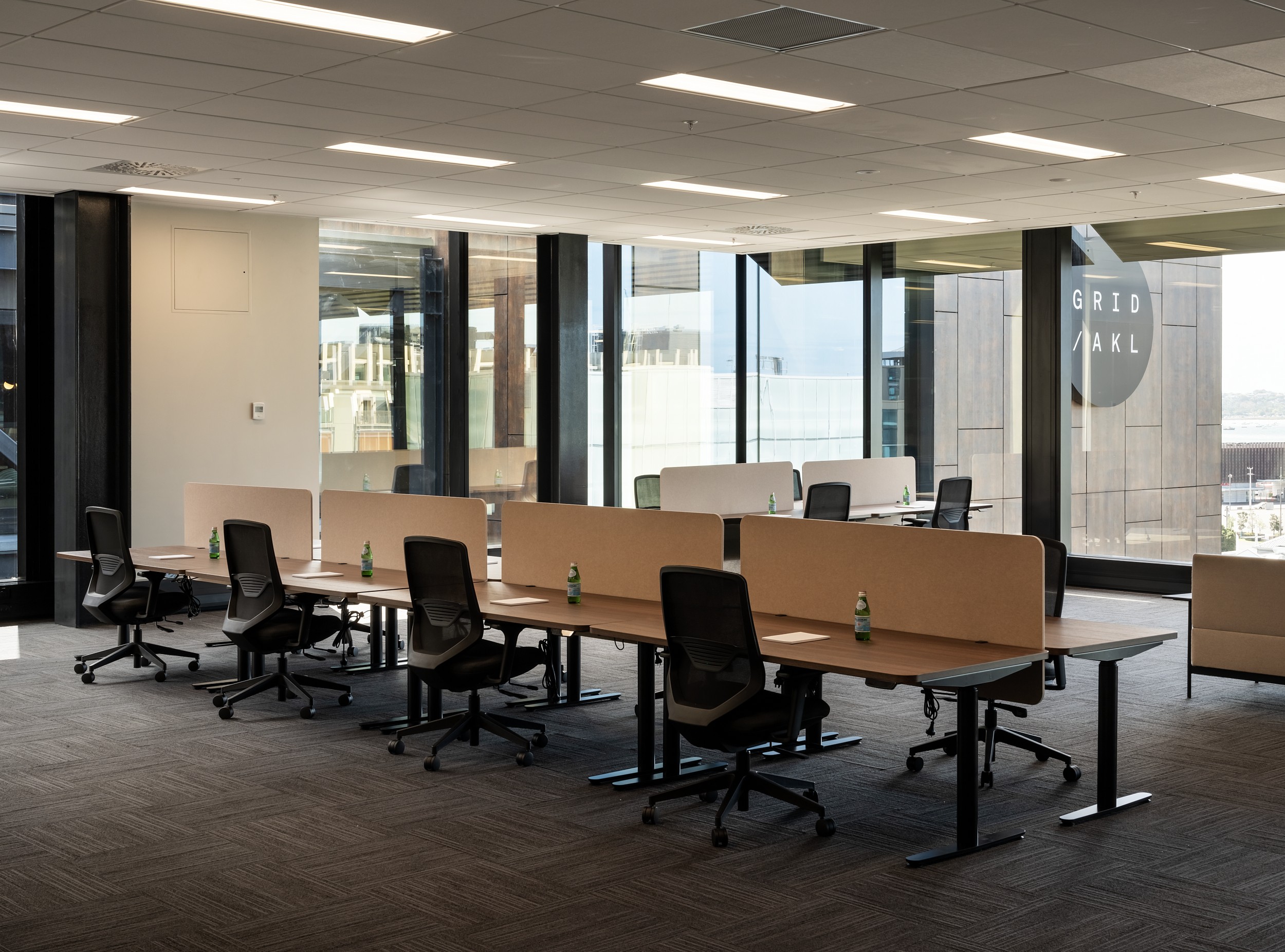 Global Sit to stand Desk