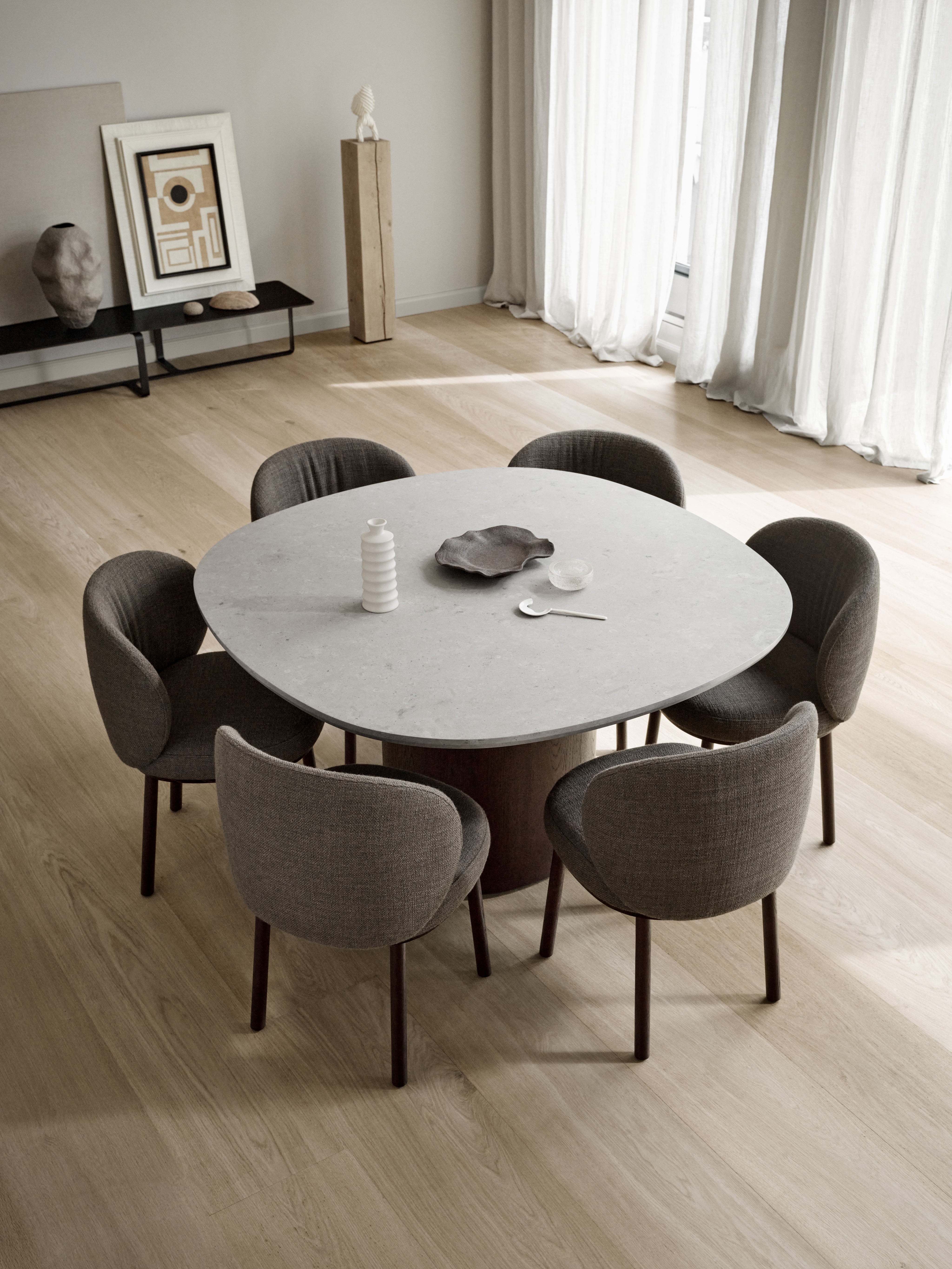 Ovata Table